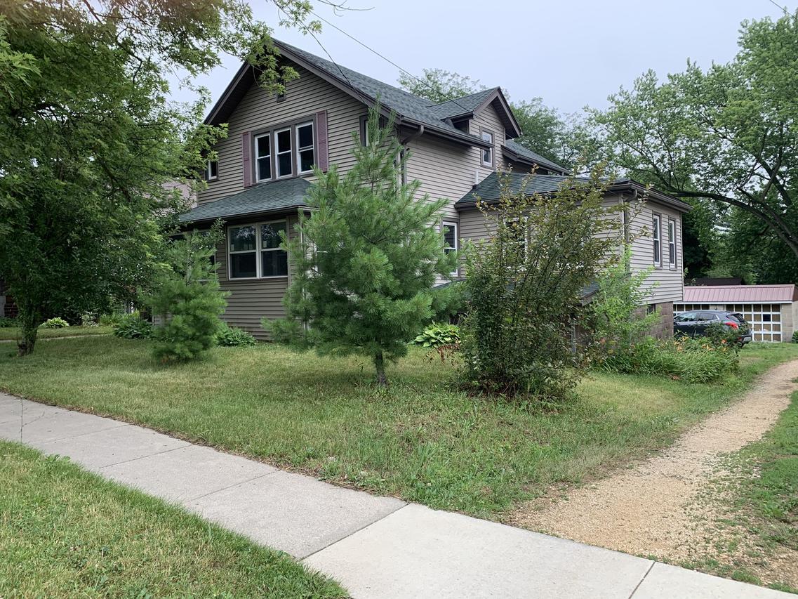 1033 W Lincoln Blvd., Freeport, IL 61032
