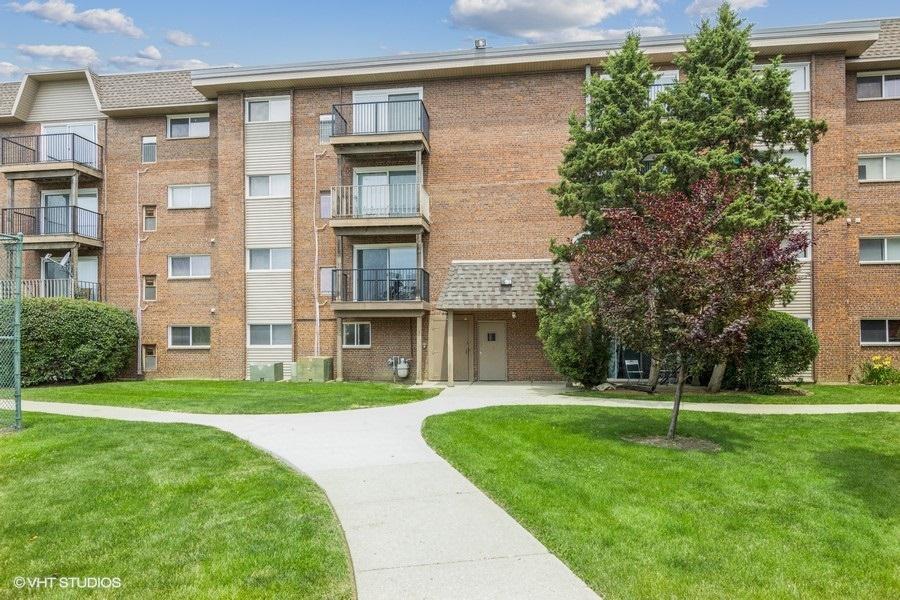 2301 Beau Monde Ln. #207, Lisle, IL 60532