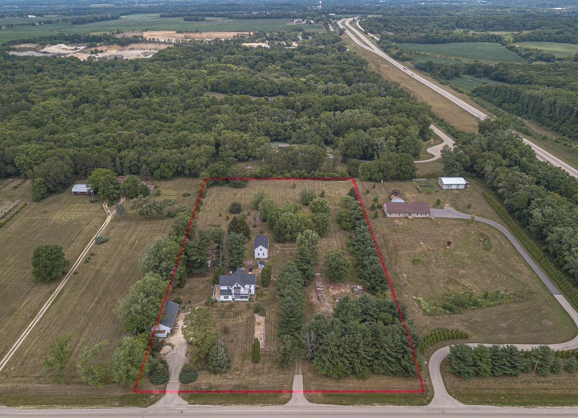 2137 Roscoe Rd., Rockton, IL 61072