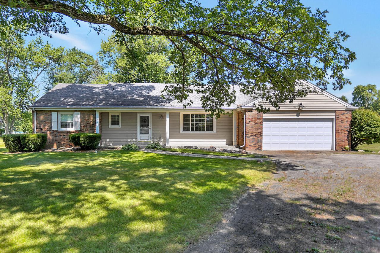 3237 Greenwood Dr., Dewey, IL 61840