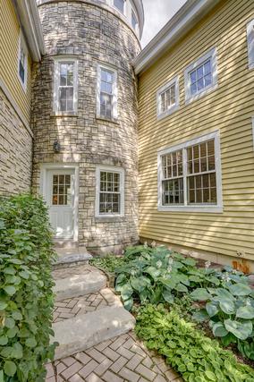 6 E Penny Rd., South Barrington, IL 60010