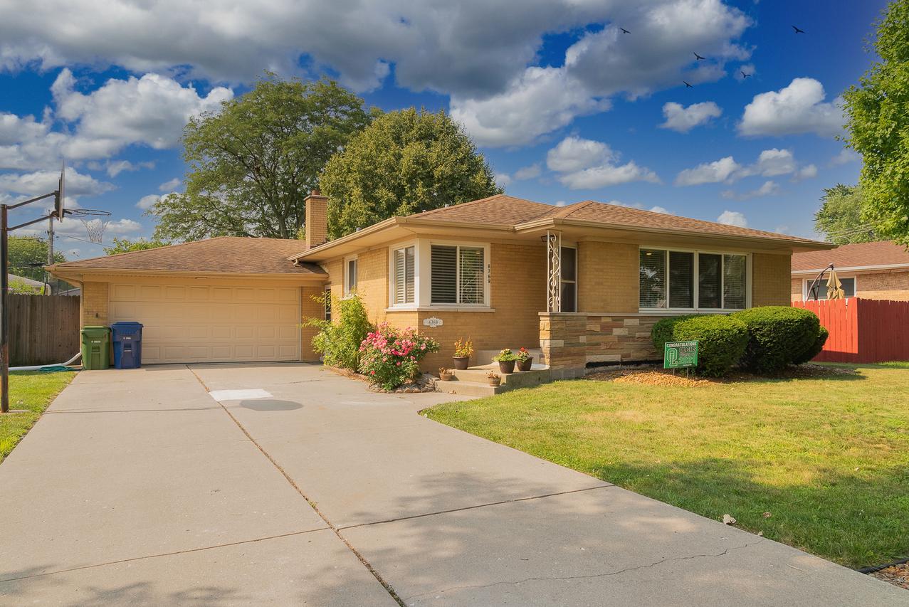 6769 W 88th St, Oak Lawn, IL 60453