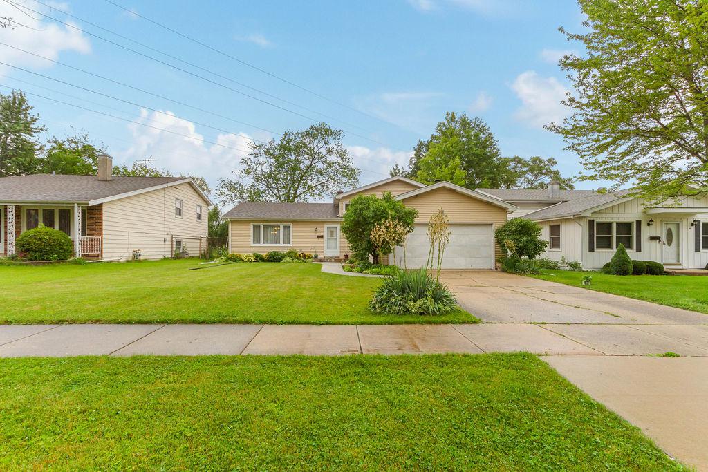 38 E Armitage Ave., Addison, IL 60101