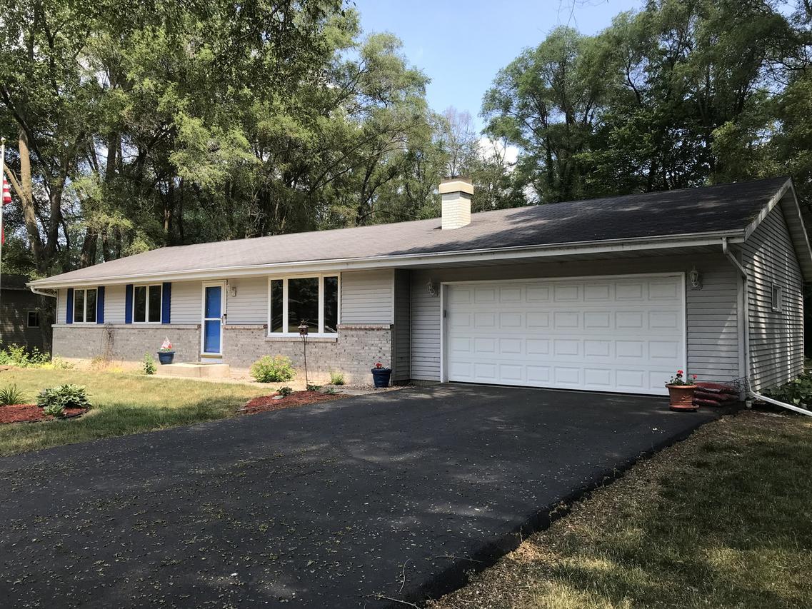 11262 Edgemere Ter., Roscoe, IL 61073