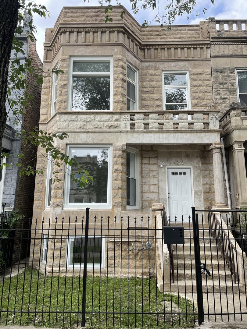 4232 W Gladys Ave., Chicago, IL 60624