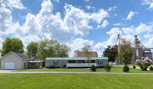 209 E Main St., Martinton, IL 60951