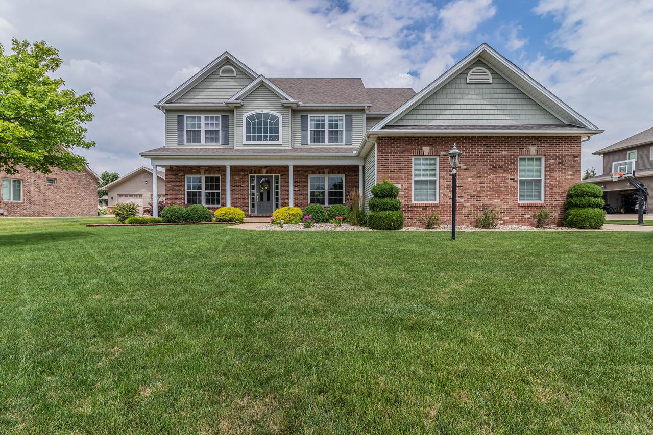 1402 Dover Dr., St. Joseph, IL 61873