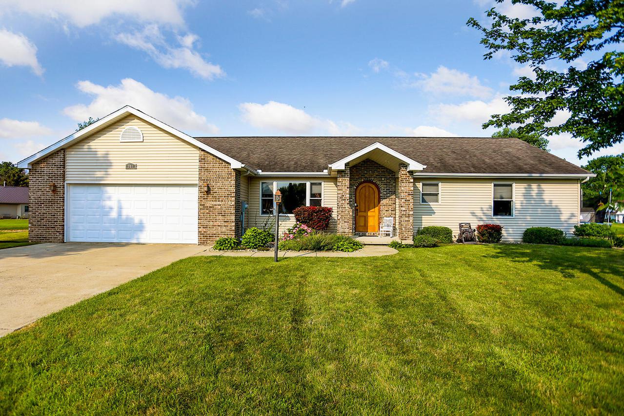 801 Kara Ave., St. Joseph, IL 61873