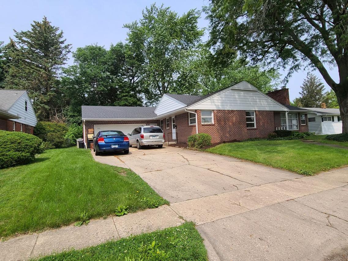 1070 N Main St., Rochelle, IL 61068