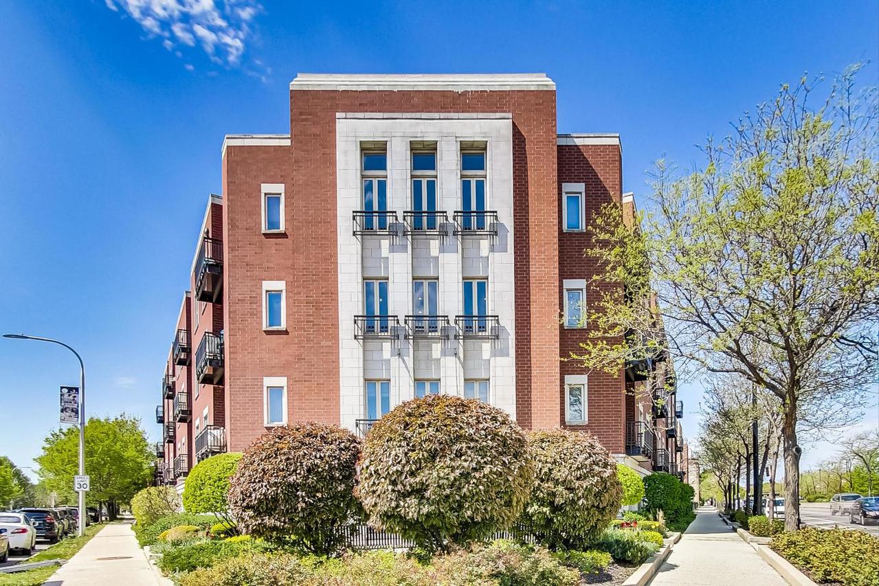 1075 W Roosevelt Rd. #204, Chicago, IL 60608