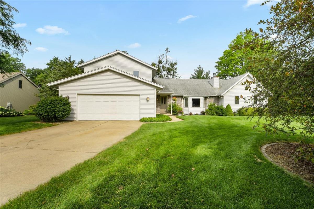 1805 Lake Dr., Mahomet, IL 61853