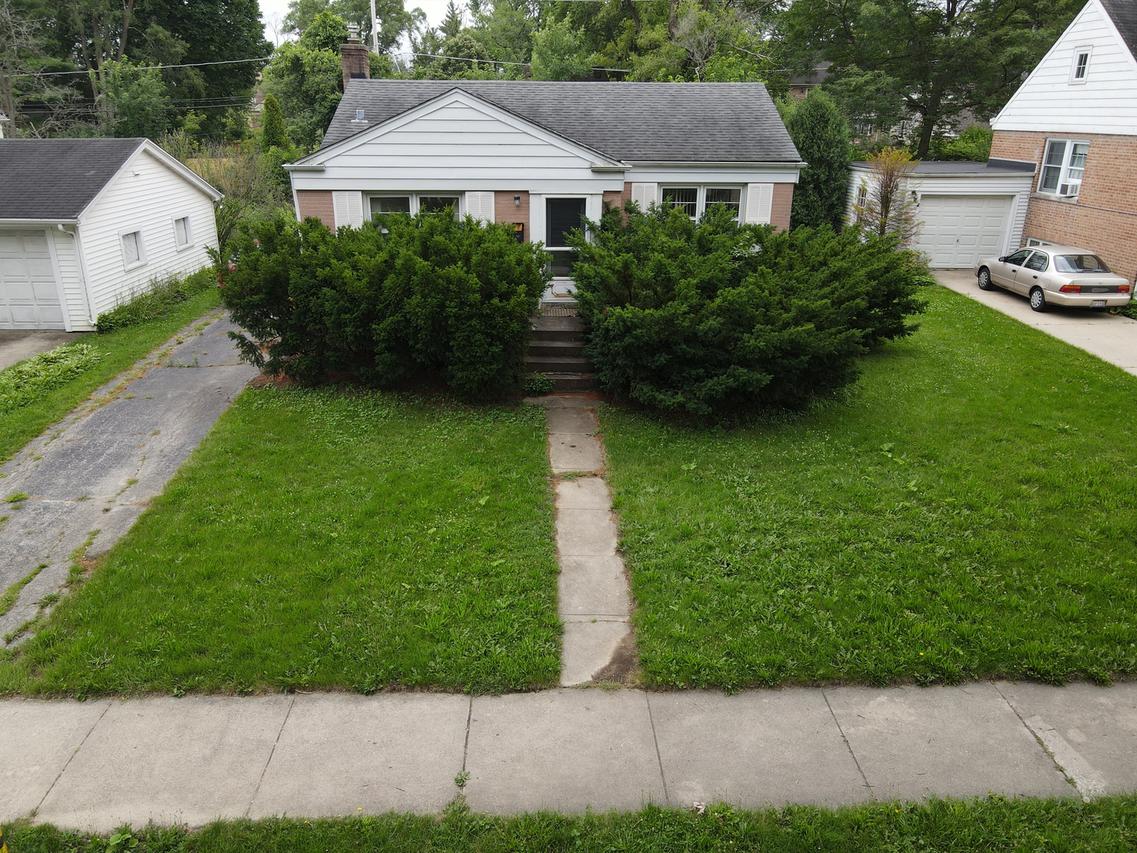 2141 Oak Ave., Northbrook, IL 60062