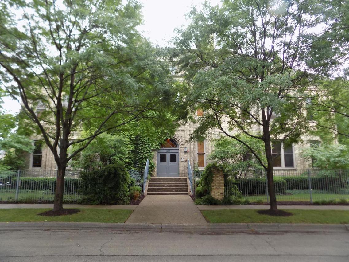 1105 N Court St. #102, Rockford, IL 61103