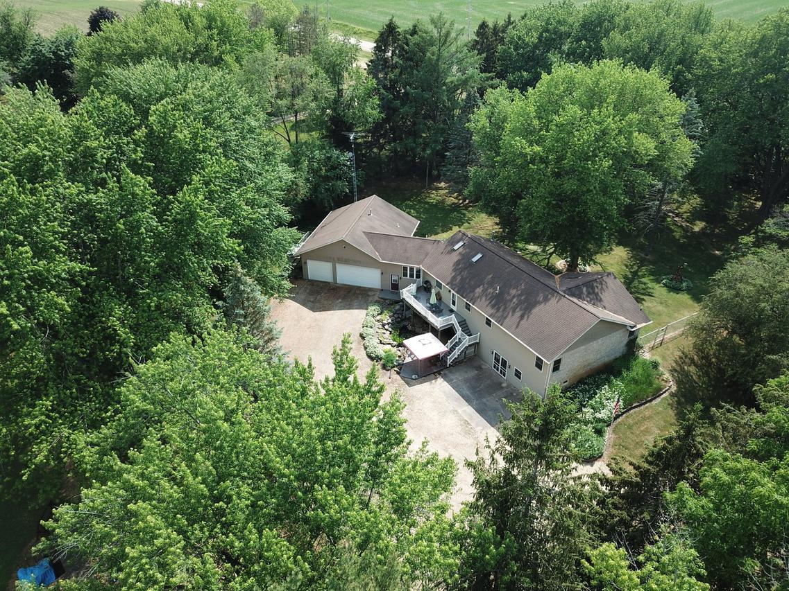 3197 S Baileyville Rd., Freeport, IL 61032