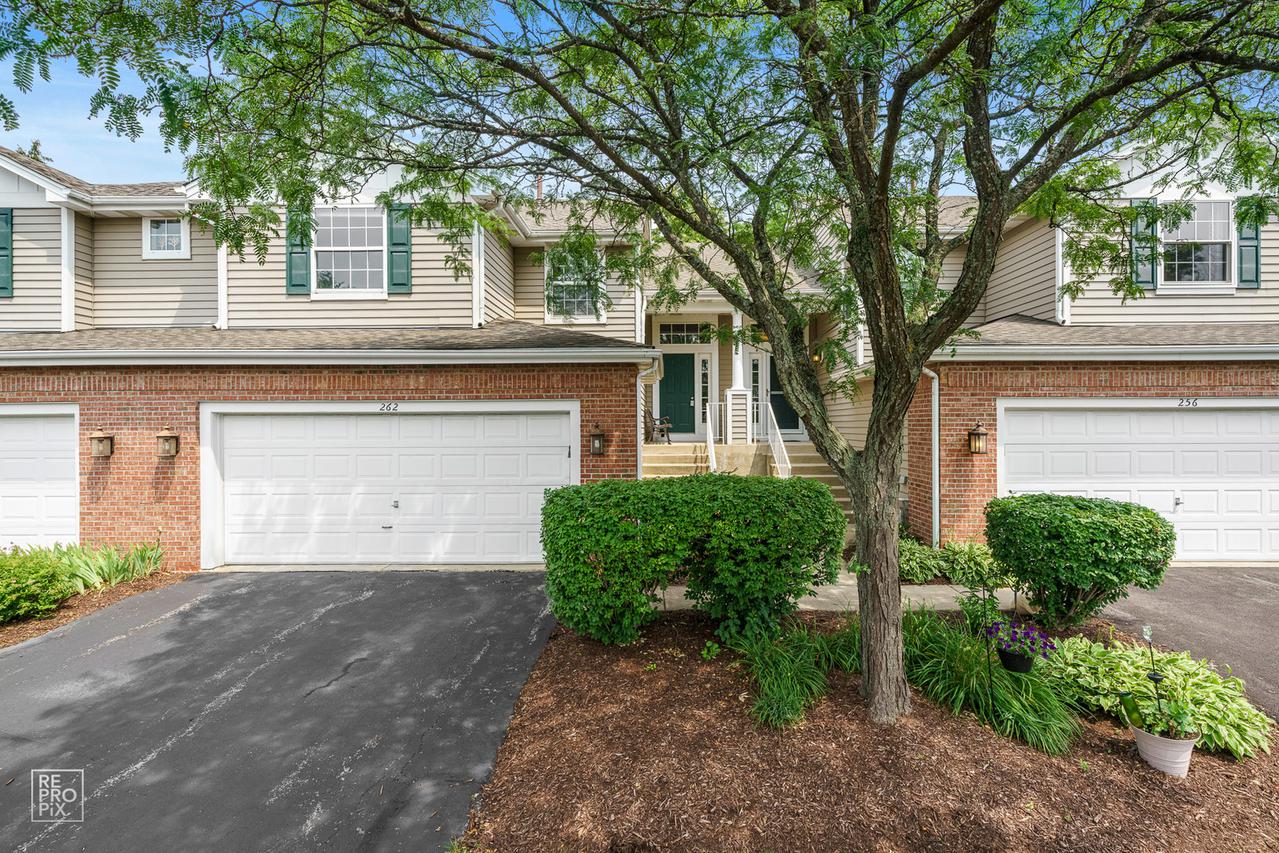 262 Waverly Ct., Willowbrook, IL 60527