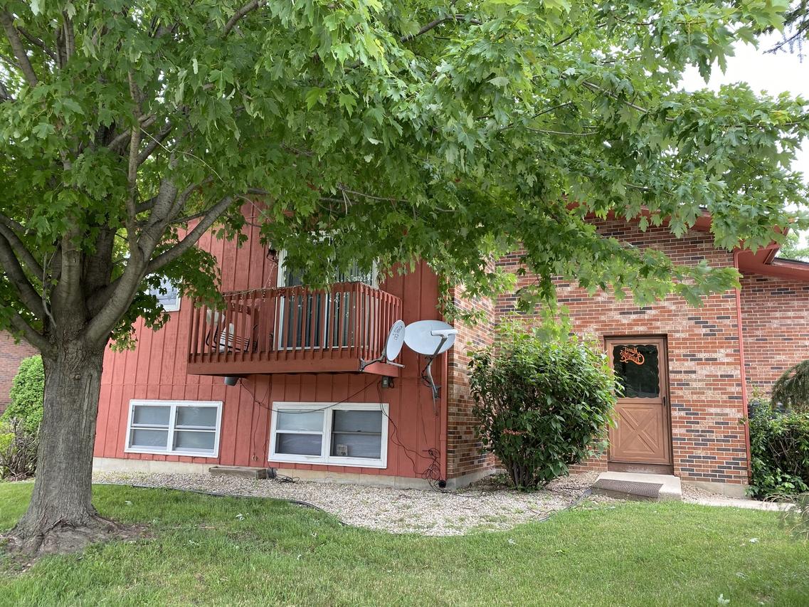 439-441 E Hillcrest Dr., Dekalb, IL 60115