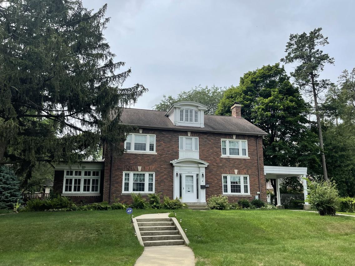 1525 W Stephenson St., Freeport, IL 61032
