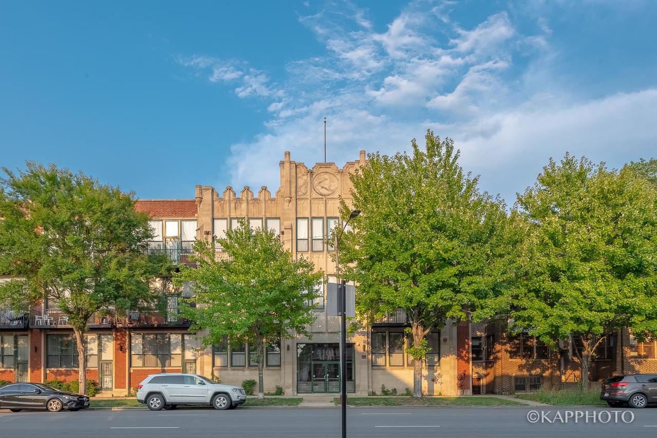 4101 S Michigan Ave. #302, Chicago, IL 60653