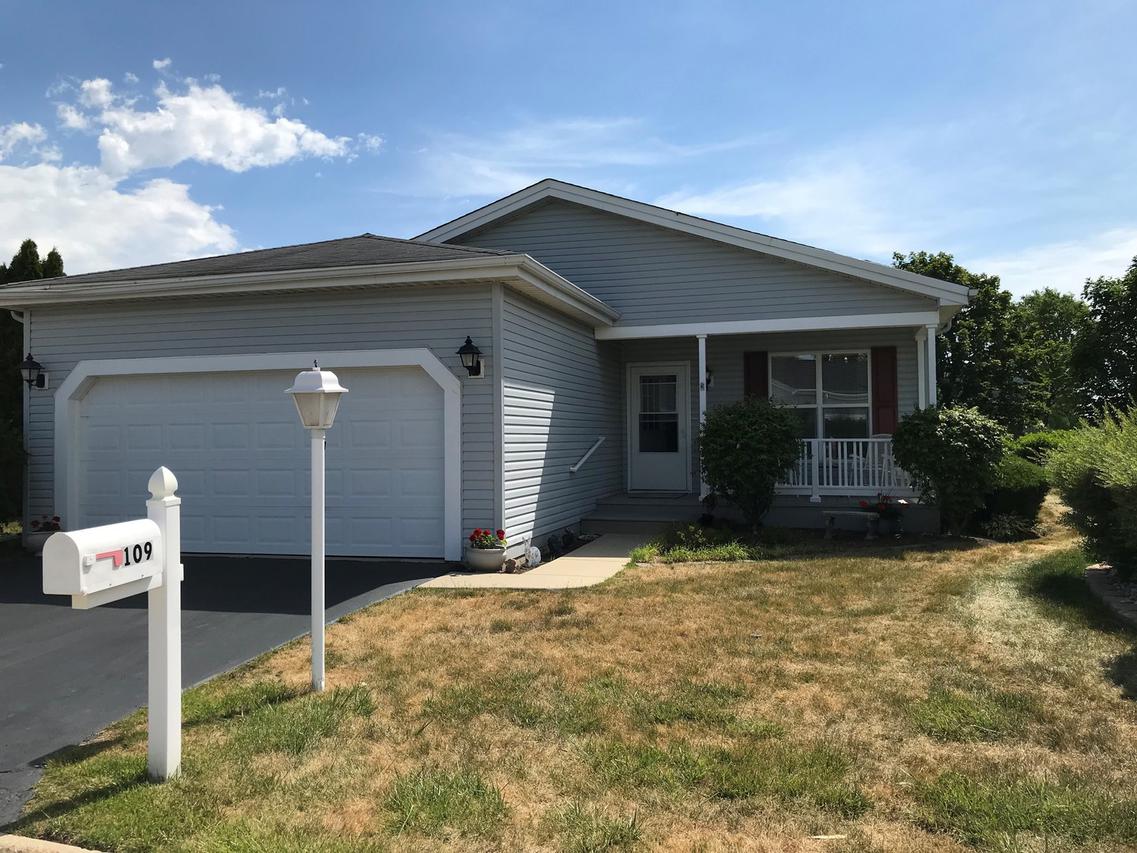 109 Hunter Ct., Grayslake, IL 60030