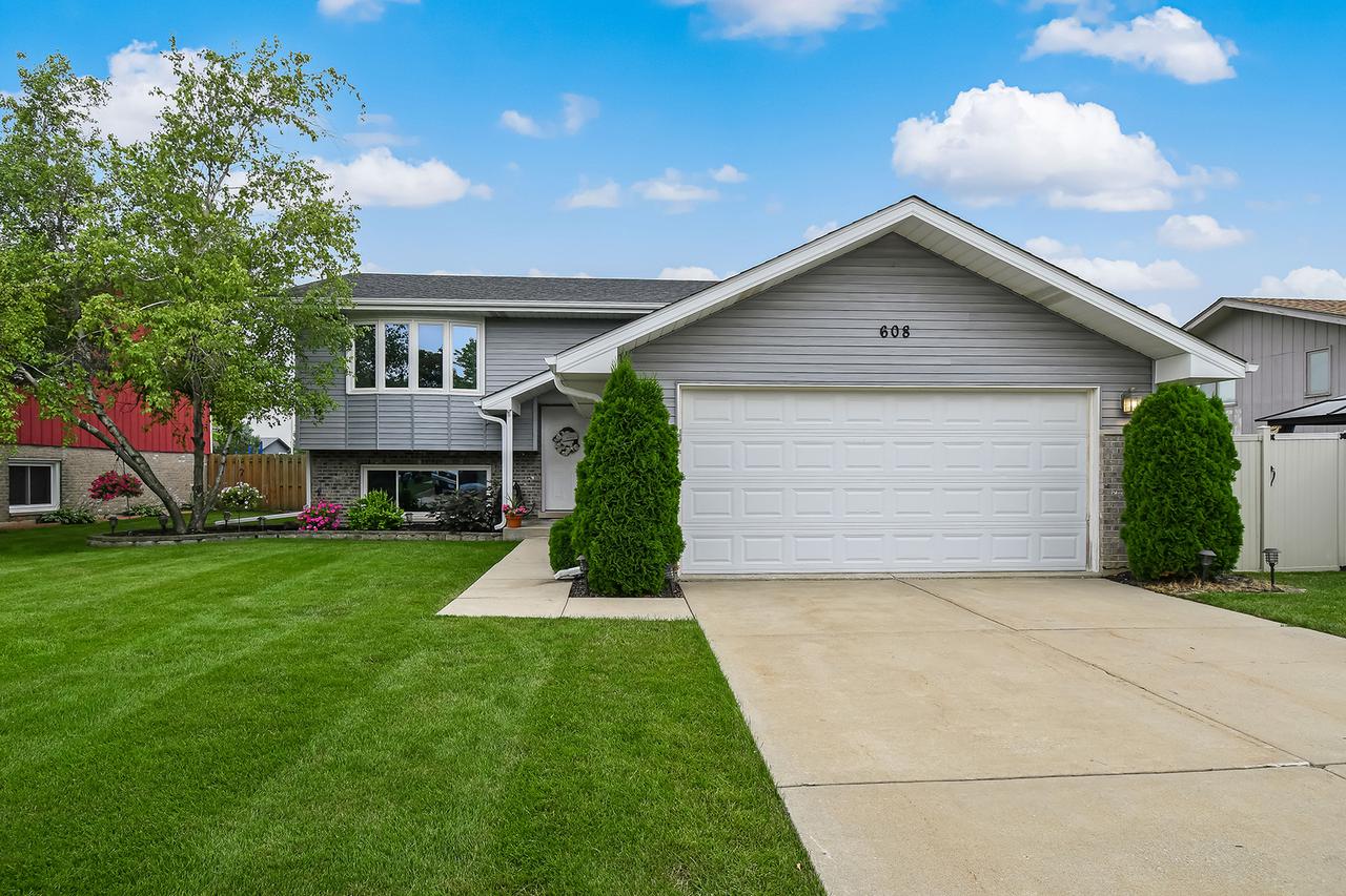 608 Gavin Ave., Romeoville, IL 60446