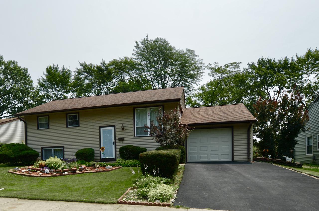421 Holly Dr., Streamwood, IL 60107