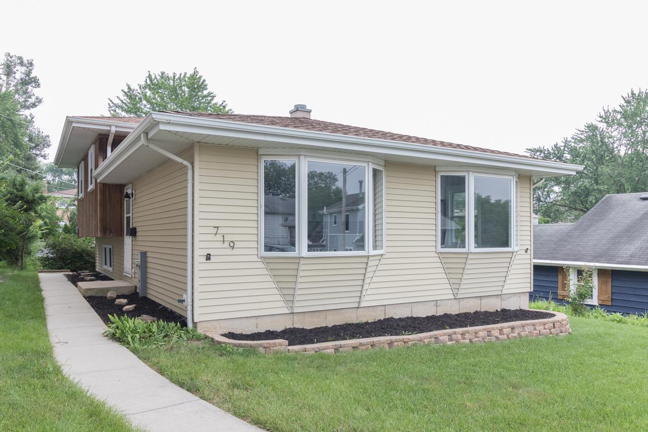 719 Ledochowski St., Lemont, IL 60439