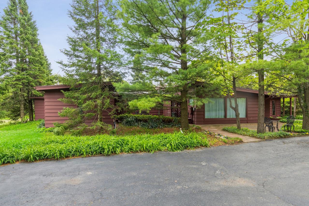 1411 S Estate Ln., Lake Forest, IL 60045