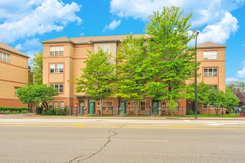 7040 S South Shore Dr. #4D, Chicago, IL 60649