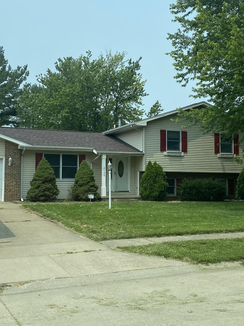 2120 Rosewood Ct., Charleston, IL 61920