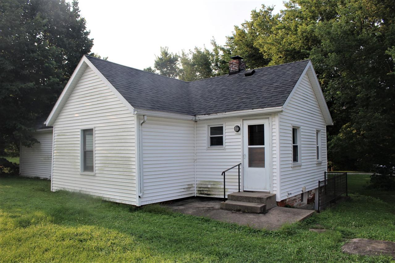 1101 S Madison St., Clinton, IL 61727