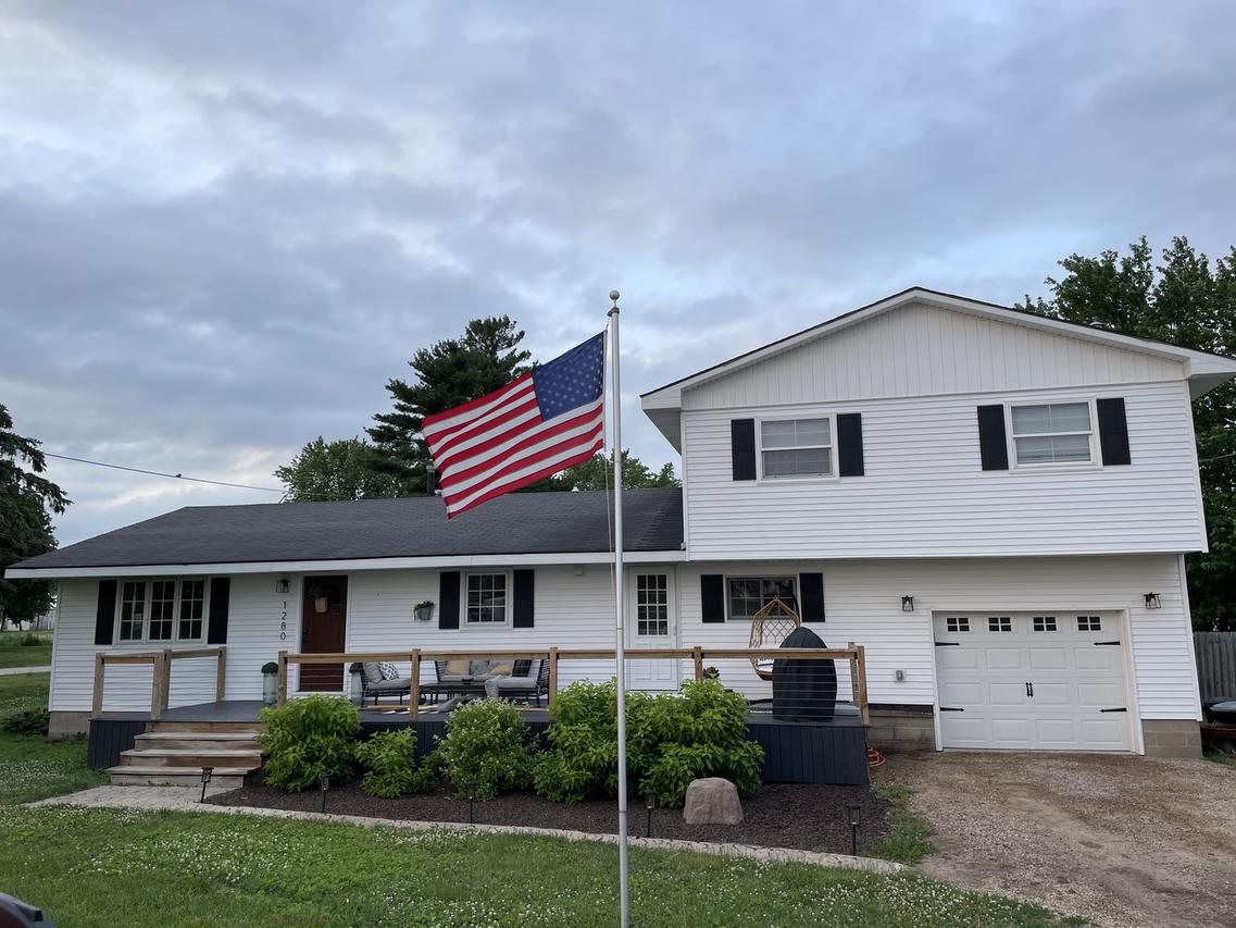 1280 Hickory St., Eldena, IL 61324