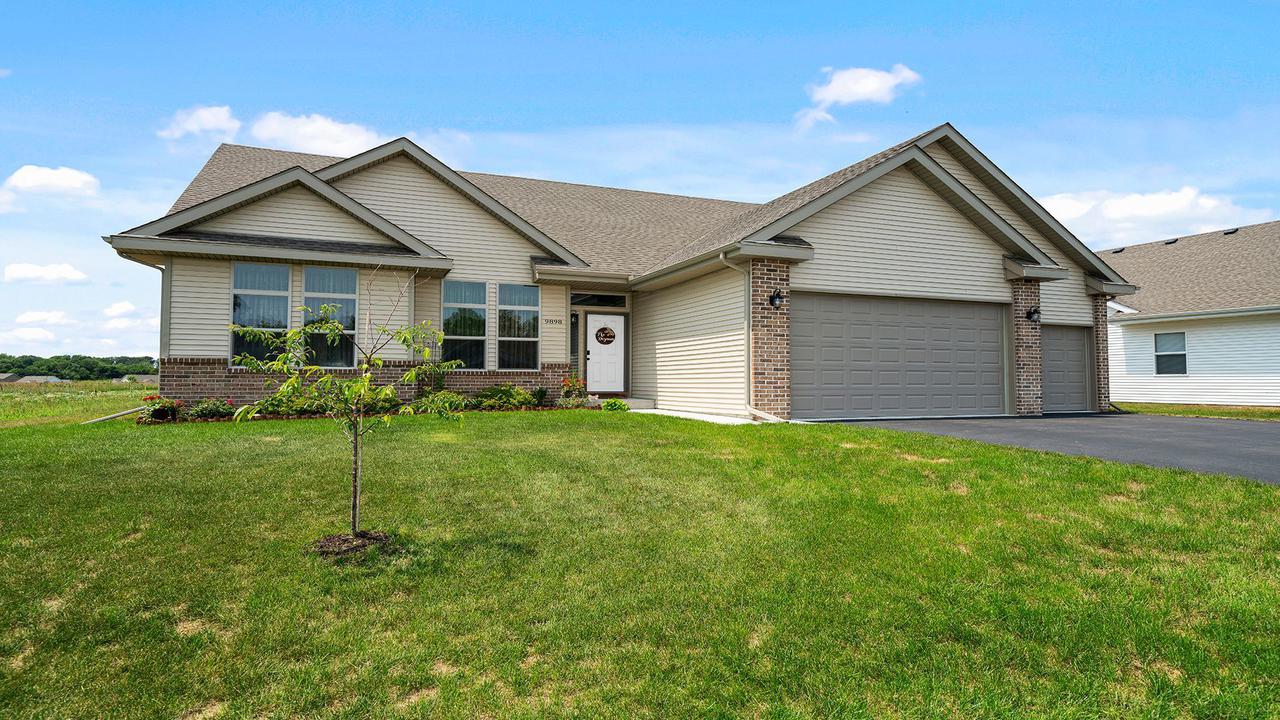 9898 Lismore Rd., Roscoe, IL 61073