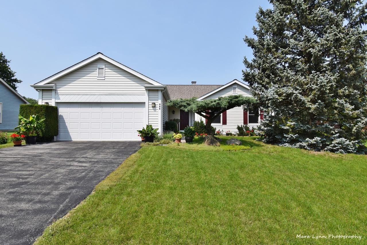 222 Mistwood Ln., North Aurora, IL 60542