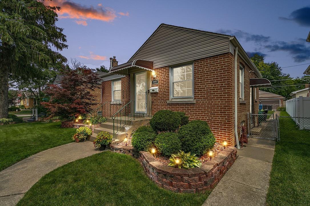 10905 S Hamlin Ave., Chicago, IL 60655