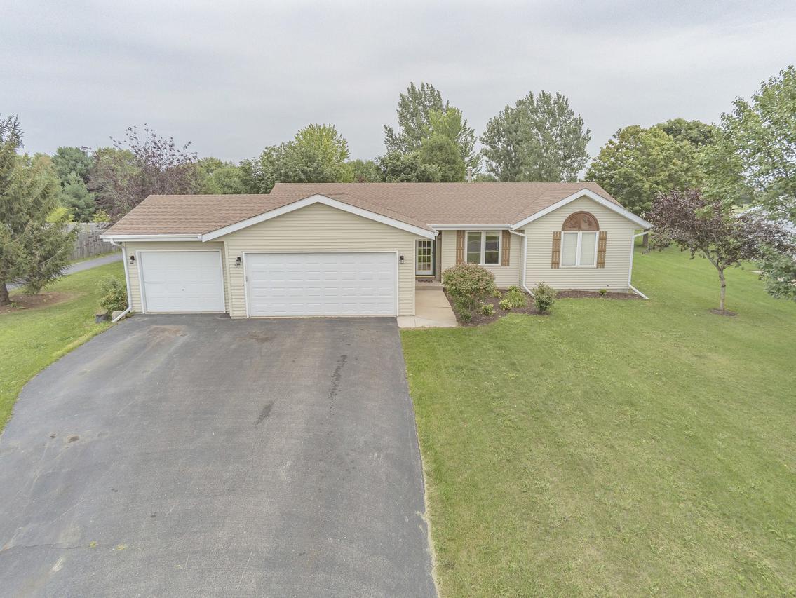 109 Sunny Hill Dr., Davis Junction, IL 61020
