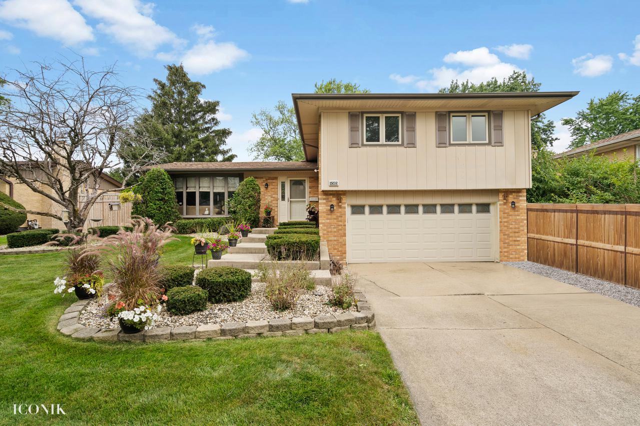 15232 Oak Rd., Oak Forest, IL 60452