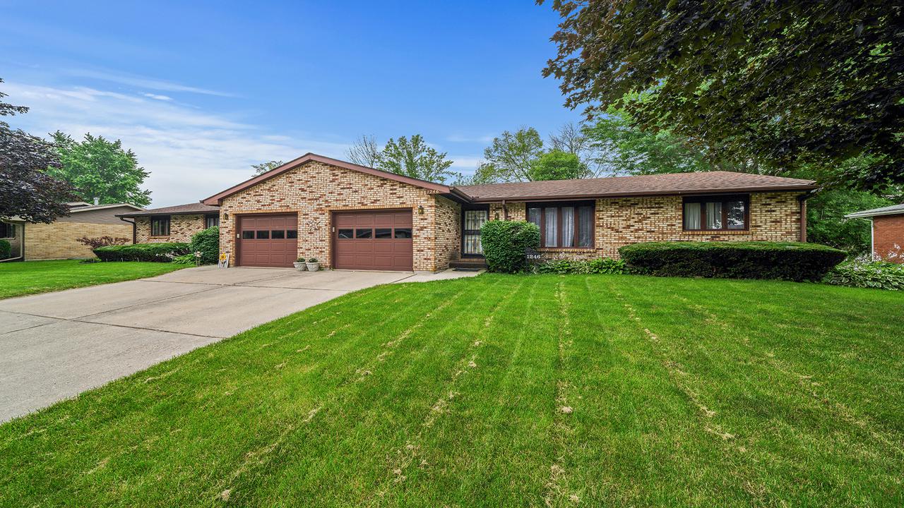 1242 Sunnymeade Dr., Rochelle, IL 61068