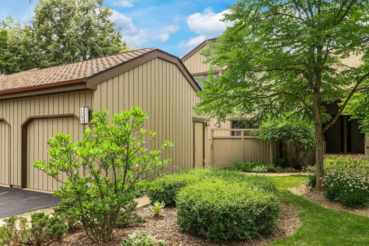 1290 Oak Hill Rd. #C, Lake Barrington, IL 60010