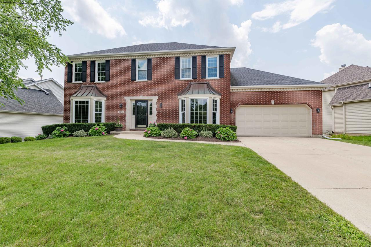 820 Queens Gate Cir., Sugar Grove, IL 60554
