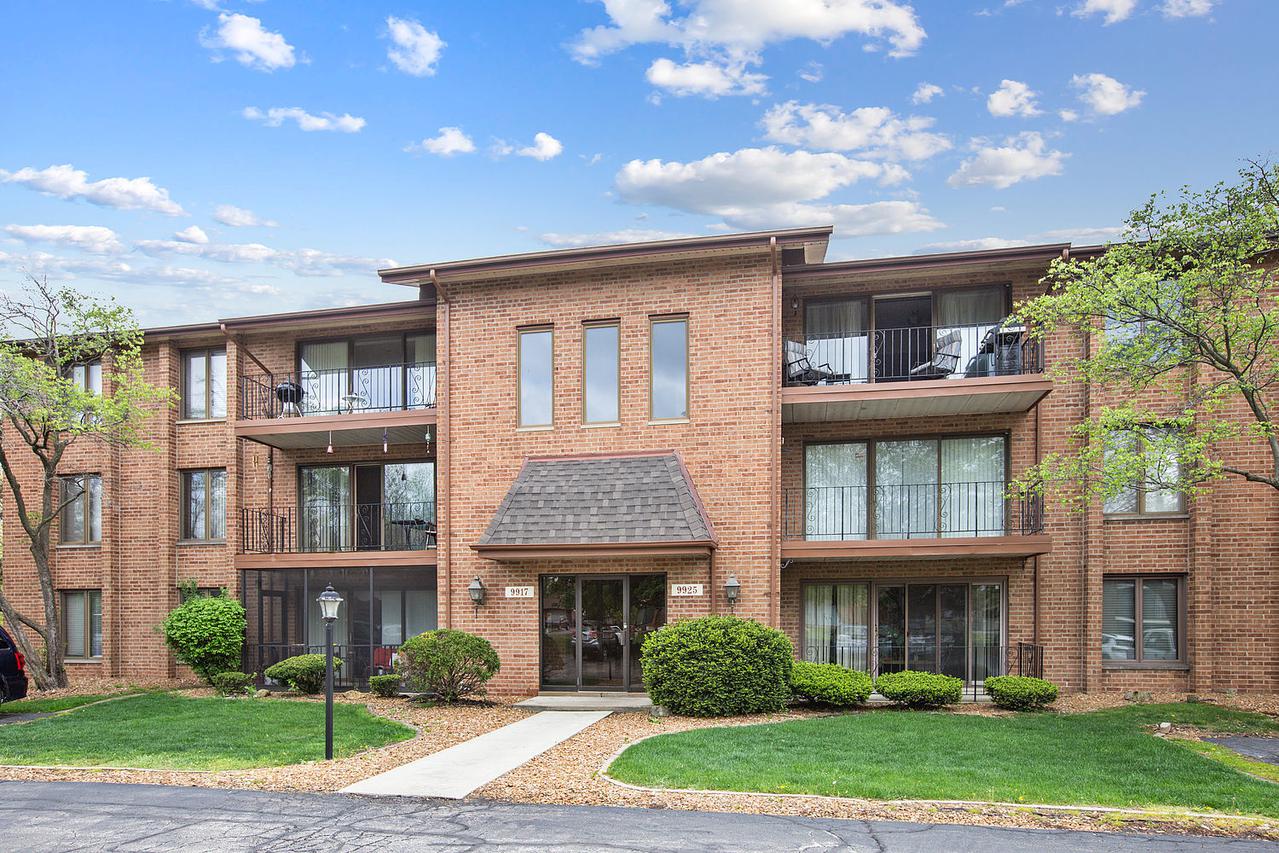 9917 Shady Ln. #2NE, Orland Park, IL 60462