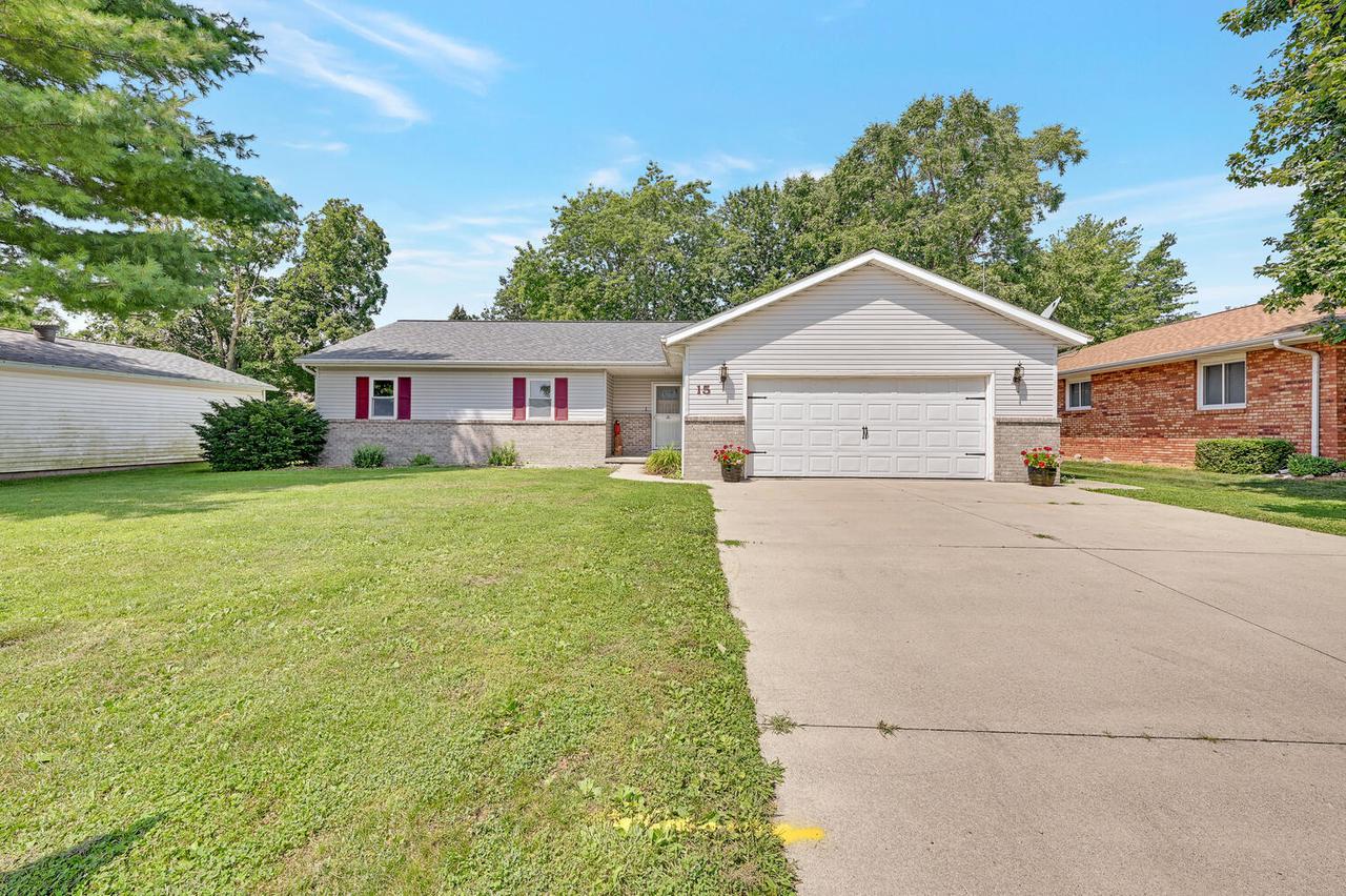 15 Eastlawn Dr., Sullivan, IL 61525
