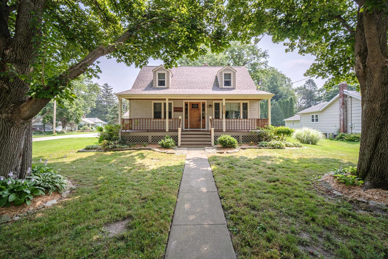 211 Main St., Lindenwood, IL 61049