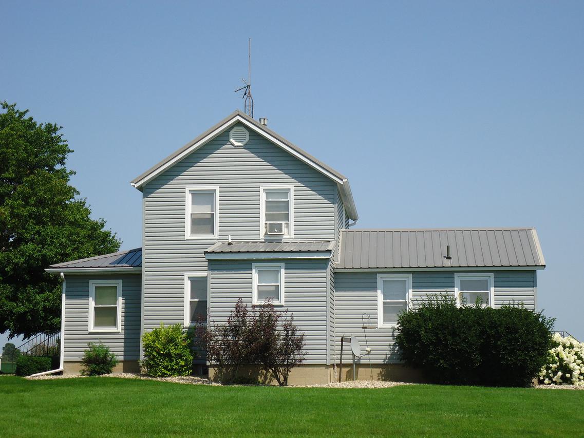 792 N 15th Rd., Lostant, IL 61334
