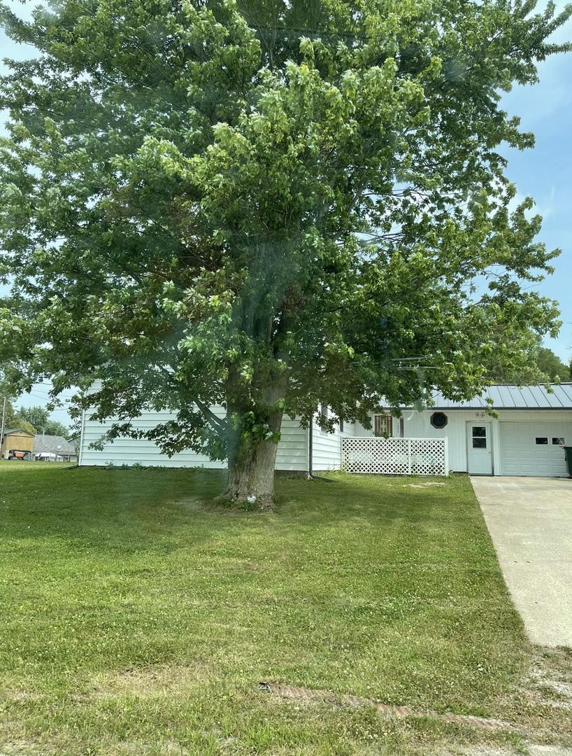 1035 Strong St., Paxton, IL 60957