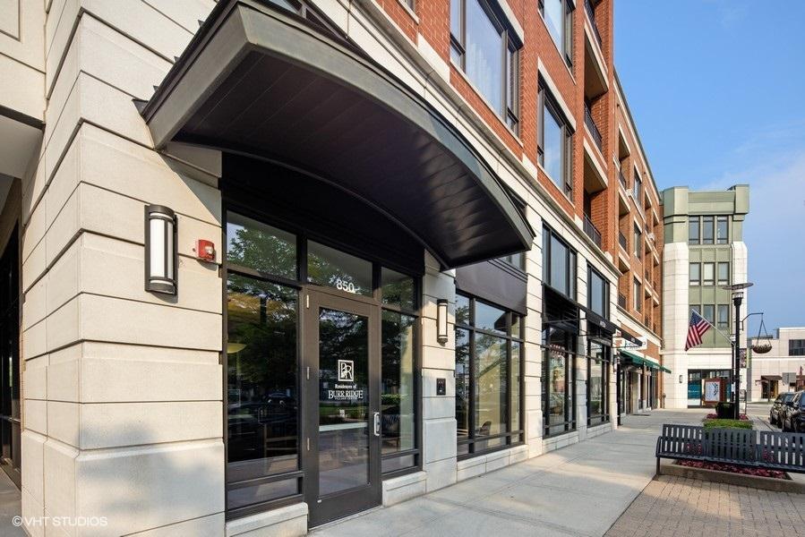 850 Village Center Dr. #406, Burr Ridge, IL 60527