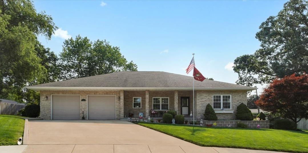 206 Evergreen Ct., Mahomet, IL 61853