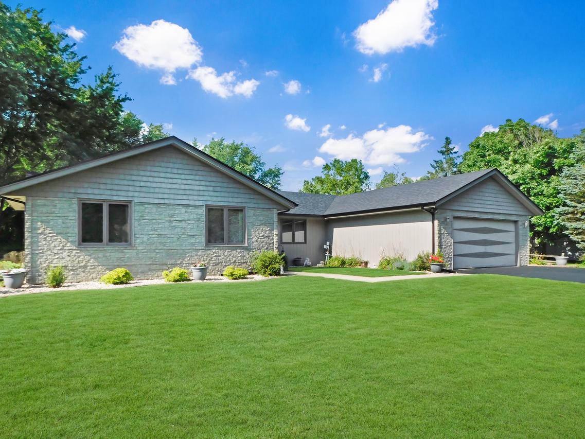 6364 Foxdale St., Roscoe, IL 61073