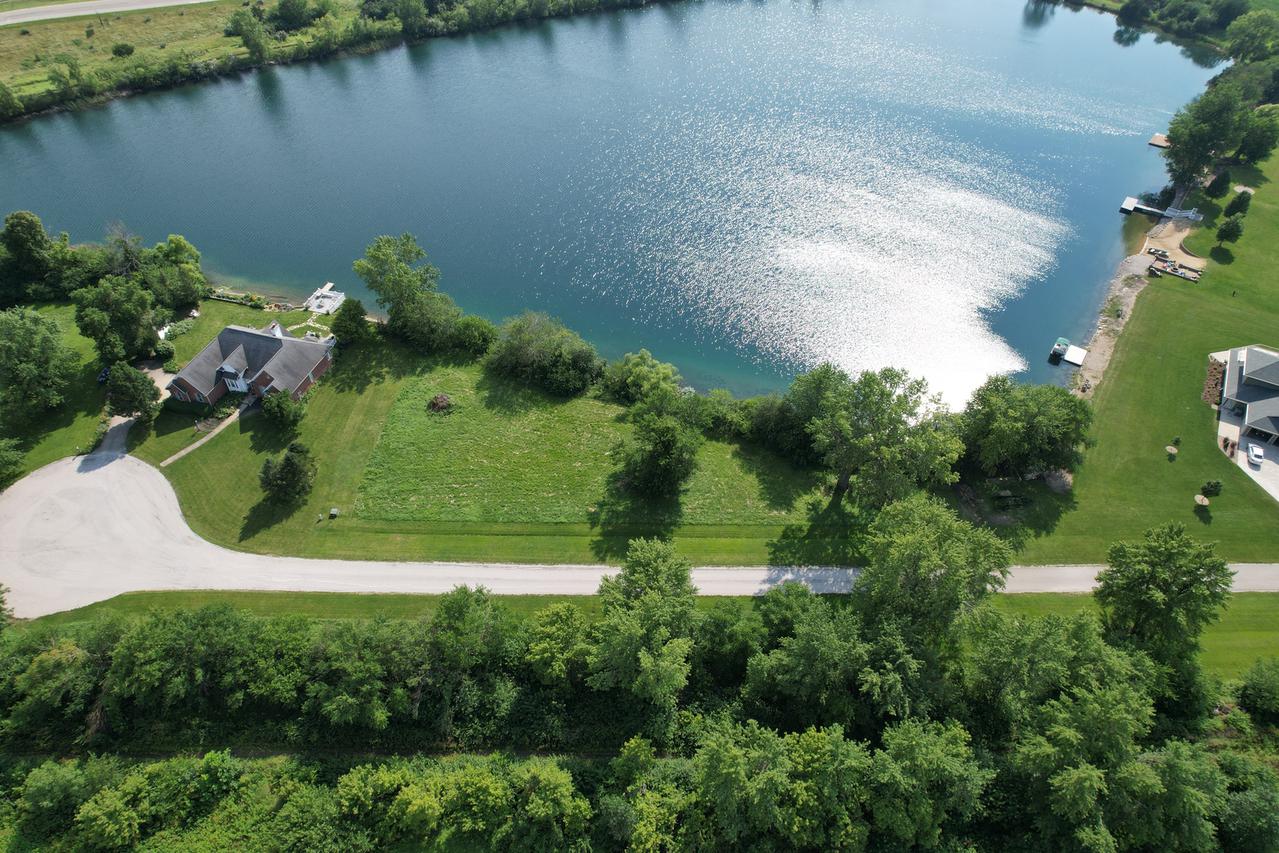 11 Moss Lake Rd., Farmer City, IL 61842