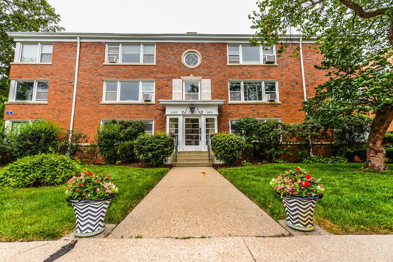 2221 Central St. #3E, Evanston, IL 60201
