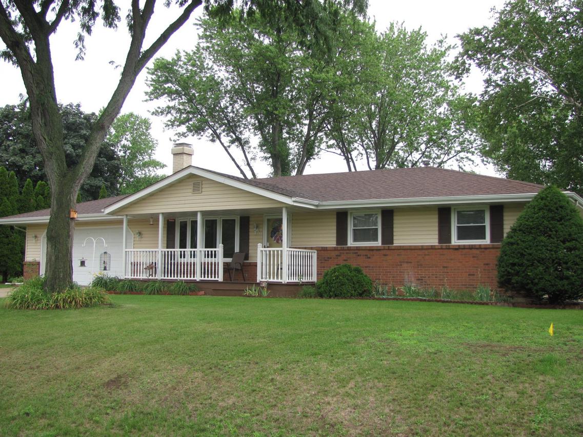 61 Sunrise Dr., Rockton, IL 61072
